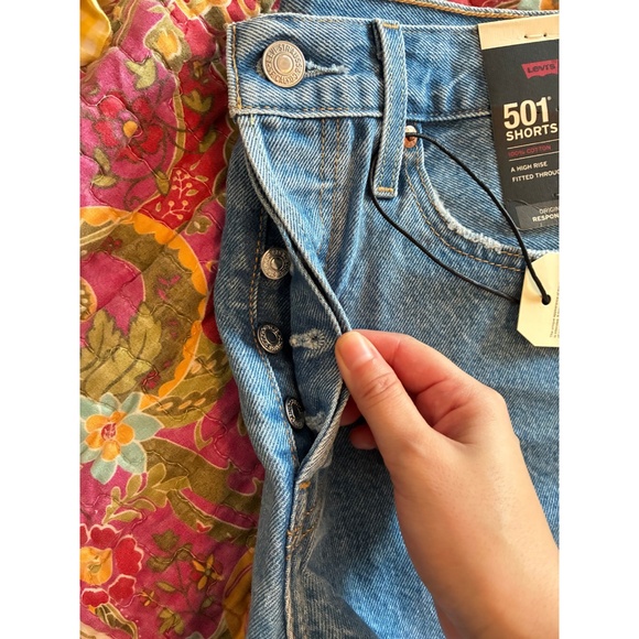 Levi's 501 Distressed Denim Shorts - Picture 13 of 13